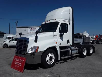 Freightliner Cascadia 125 Day Cab Truck - 450HP, 10 Speed Manual