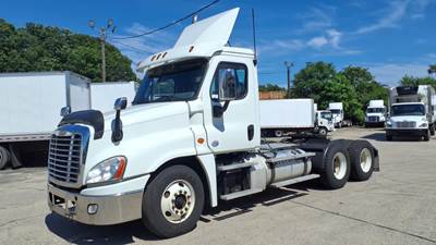 Freightliner Cascadia 125 Day Cab Truck - 450HP, 10 Speed Manual