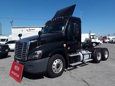 Freightliner Cascadia 125 Day Cab Truck - 410HP, 12 Speed Automatic