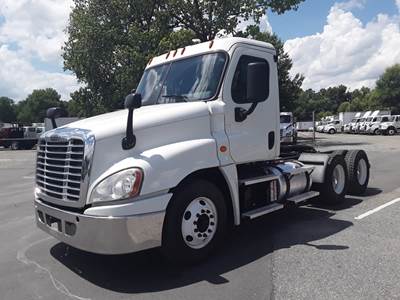 Freightliner Cascadia 125 Day Cab Truck - 455HP, 12 Speed Automatic