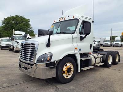 Freightliner Cascadia 125 Day Cab Truck - 450HP, 10 Speed Automatic