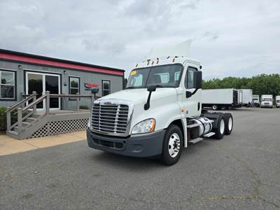 Freightliner Cascadia 125 Day Cab Truck - 450HP, 10 Speed Manual