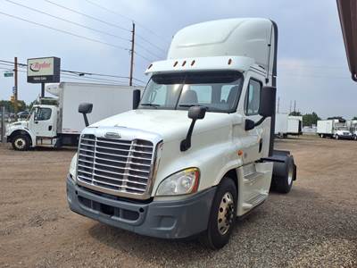 Freightliner Cascadia 125 Single Axle Day Cab Truck - 450HP, 6 Speed Automatic