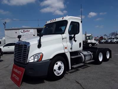 Freightliner Cascadia 125 Day Cab Truck - 450HP, 12 Speed Automatic