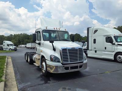 Freightliner Cascadia 125 Day Cab Truck - 450HP, 10 Speed Automatic