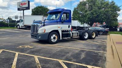 Freightliner Cascadia 125 Day Cab Truck - 450HP, 10 Speed Manual