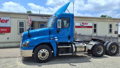 Freightliner Cascadia 125 Day Cab Truck - 450HP, 10 Speed Automatic
