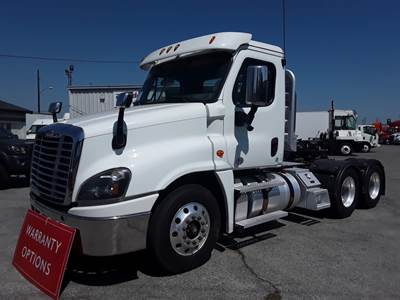 Freightliner Cascadia 125 Day Cab Truck - 450HP, 12 Speed Automatic