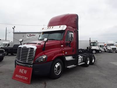 Freightliner Cascadia 125 Day Cab Truck - 455HP, 12 Speed Automatic