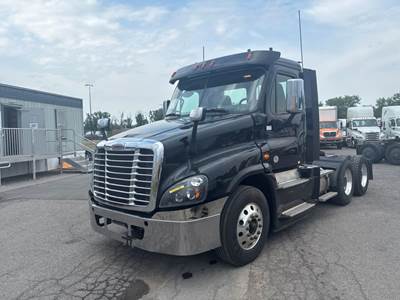 Freightliner Cascadia 125 Day Cab Truck - 450HP, 10 Speed Manual