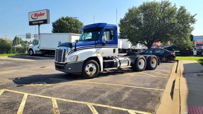 Freightliner Cascadia 125 Day Cab Truck - 470HP, 10 Speed Manual