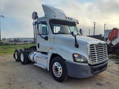 Freightliner Cascadia 125 Day Cab Truck - 410HP, 10 Speed Manual