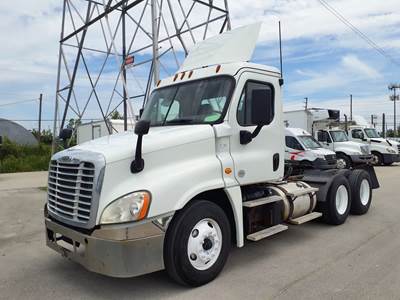 Freightliner Cascadia 125 Day Cab Truck - 450HP, 10 Speed Manual