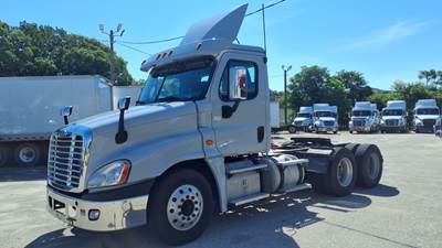 Freightliner Cascadia 125 Day Cab Truck - 505HP, 6 Speed Automatic