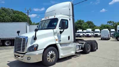 Freightliner Cascadia 125 Day Cab Truck - 455HP, 12 Speed Automatic
