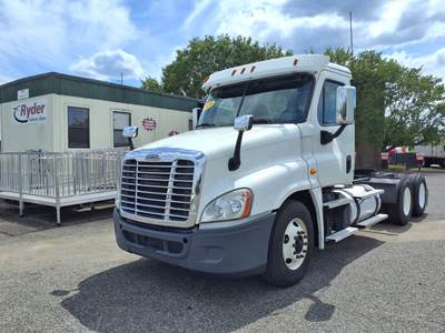 Freightliner Cascadia 125 Day Cab Truck - 475HP, 10 Speed Manual