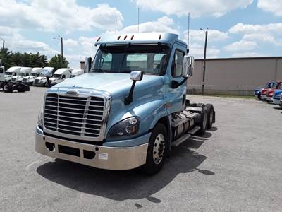 Freightliner Cascadia 125 Day Cab Truck - 450HP, 12 Speed Automatic
