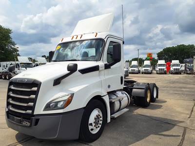 Freightliner Cascadia 125 Day Cab Truck - 450HP, 12 Speed Automatic