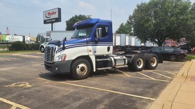 Freightliner Cascadia 125 Day Cab Truck - 470HP, 10 Speed Manual