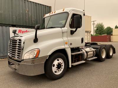 Freightliner Cascadia 125 Day Cab Truck - 455HP, 10 Speed Manual