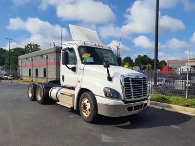 Freightliner Cascadia 125 Day Cab Truck - 450HP, 10 Speed Automatic