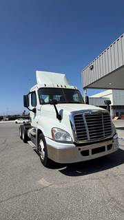 Freightliner Cascadia 125 Day Cab Truck - 450HP, 10 Speed Automatic