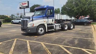Freightliner Cascadia 125 Day Cab Truck - 450HP, 10 Speed Manual