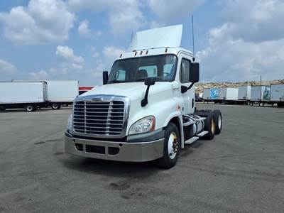 Freightliner Cascadia 125 Day Cab Truck - 450HP, 10 Speed Automatic