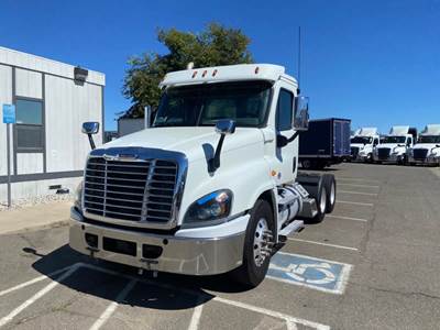 Freightliner Cascadia 125 Day Cab Truck - 450HP, 12 Speed Automatic