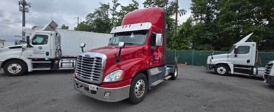 Freightliner Cascadia 125 Single Axle Day Cab Truck - 455HP, 12 Speed Automatic