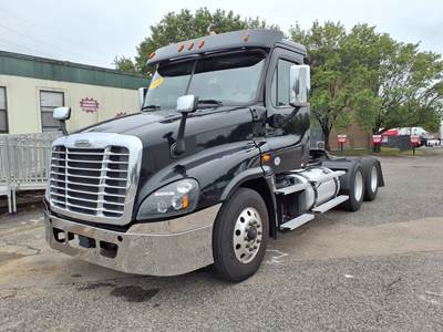 Freightliner Cascadia 125 Day Cab Truck - 505HP, 13 Speed Manual