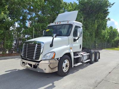 Freightliner Cascadia 125 Day Cab Truck - 450HP, 10 Speed Automatic