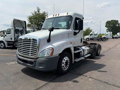 Freightliner Cascadia 125 Day Cab Truck - 505HP, 18 Speed Manual