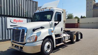Freightliner Cascadia 125 Day Cab Truck - 450HP, 12 Speed Automatic