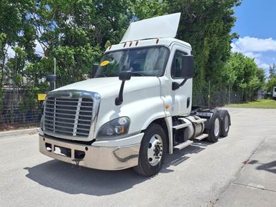 Freightliner Cascadia 125 Day Cab Truck - 450HP, 10 Speed Automatic