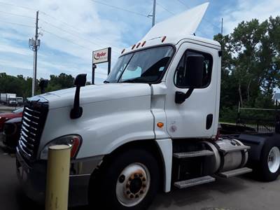 Freightliner Cascadia 125 Day Cab Truck - 450HP, 10 Speed Automatic