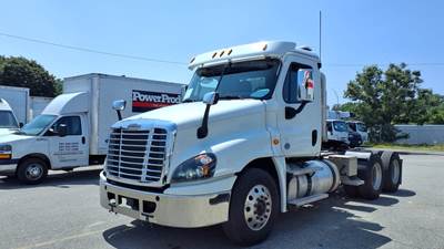 Freightliner Cascadia 125 Day Cab Truck - 450HP, 12 Speed Automatic