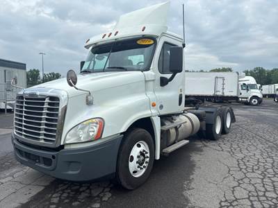Freightliner Cascadia 125 Day Cab Truck - 475HP, 13 Speed Manual