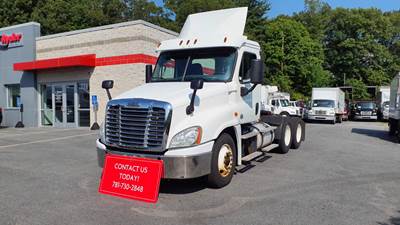 Freightliner Cascadia 125 Day Cab Truck - 450HP, 10 Speed Manual