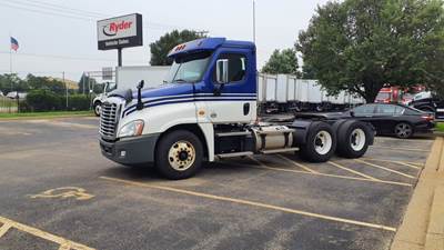 Freightliner Cascadia 125 Day Cab Truck - 450HP, 10 Speed Manual