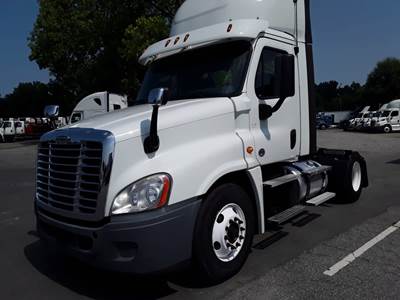 Freightliner Cascadia 125 Single Axle Day Cab Truck - 410HP, 10 Speed Manual