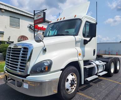Freightliner Cascadia 125 Day Cab Truck - 450HP, 10 Speed Manual
