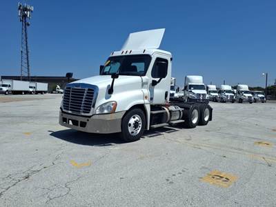 Freightliner Cascadia 125 Day Cab Truck - 450HP, 10 Speed Automatic