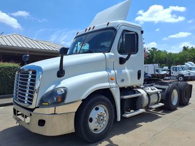 Freightliner Cascadia 125 Day Cab Truck - 450HP, 10 Speed Automatic