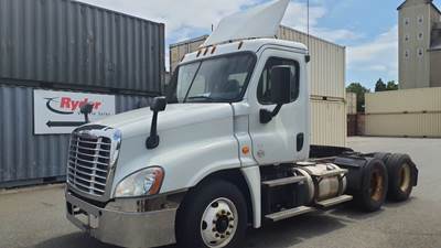 Freightliner Cascadia 125 Day Cab Truck - 450HP, 12 Speed Automatic