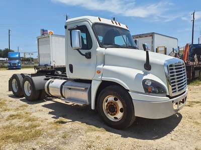 Freightliner Cascadia 125 Day Cab Truck - 450HP, 10 Speed Manual
