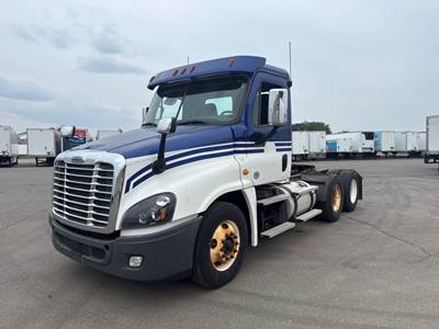 Freightliner Cascadia 125 Day Cab Truck - 450HP, 10 Speed Manual