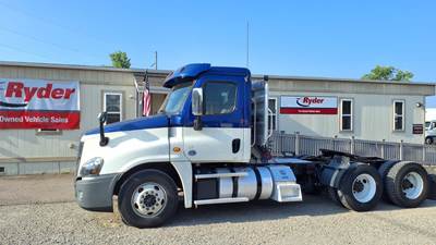 Freightliner Cascadia 125 Day Cab Truck - 500HP, 10 Speed Manual