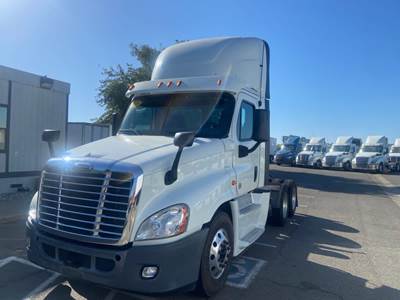 Freightliner Cascadia 125 Day Cab Truck - 450HP, 6 Speed Automatic
