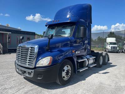 Freightliner Cascadia 125 Day Cab Truck - 450HP, 10 Speed Manual